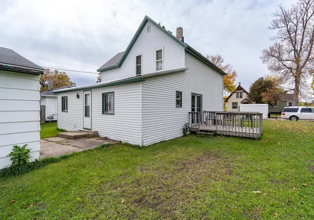 Photo 3 of Single family home for sale at 313 Lincoln Ave, Crookston, MN 56716 | MLS# 7155324 | Listing updated on 2026-10-22