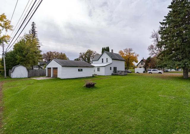 Photo 4 of Single family home for sale at 313 Lincoln Ave, Crookston, MN 56716 | MLS# 7155324 | Listing updated on 2026-10-22