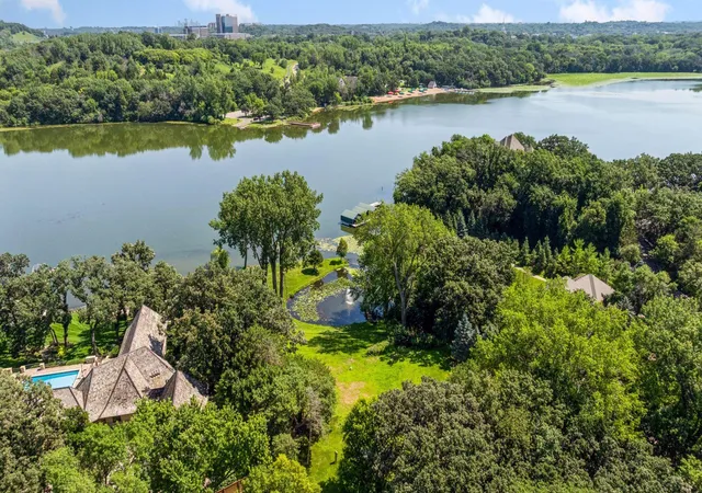 Photo 4 of Single family home for sale at 6851 Beach Rd, Eden Prairie, MN 55344 | MLS# 7155338 | Listing updated on 2026-10-05