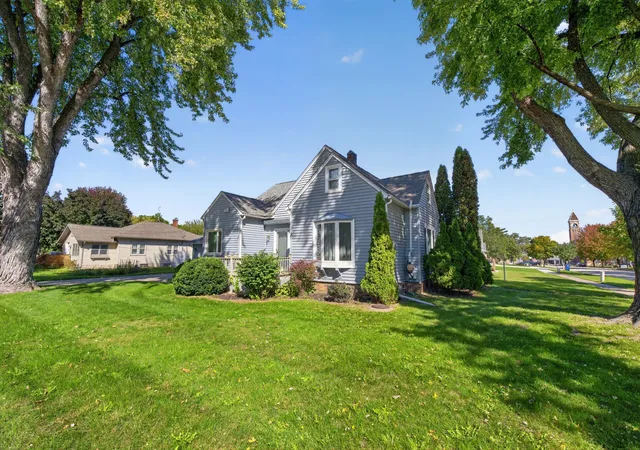 Photo 2 of Single family home for sale at 322 W Center St, Lake City, MN 55041 | MLS# 7155350 | Listing updated on 2026-10-08