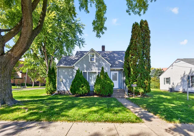 Photo 3 of Single family home for sale at 322 W Center St, Lake City, MN 55041 | MLS# 7155350 | Listing updated on 2026-10-08