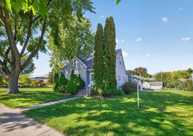 Photo 4 of Single family home for sale at 322 W Center St, Lake City, MN 55041 | MLS# 7155350 | Listing updated on 2026-10-08