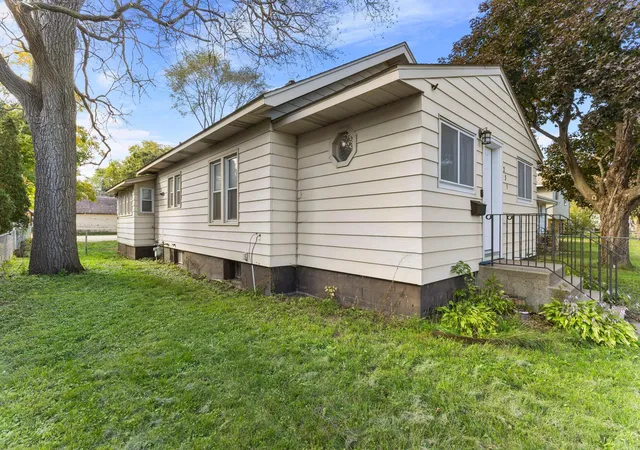 Photo 2 of Single family home for sale at 231 22nd Avenue N, Saint Cloud, MN 56303 | MLS# 7155361 | Listing updated on 2026-10-05