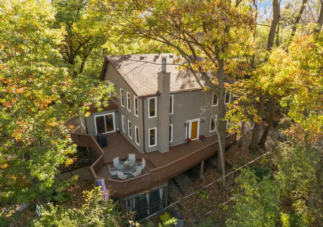 Photo 2 of Single family home for sale at 10294 Oak Shore Dr, Lakeville, MN 55044 | MLS# 7155374 | Listing updated on 2026-10-22