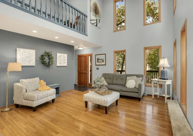 Photo 3 of Single family home for sale at 10294 Oak Shore Dr, Lakeville, MN 55044 | MLS# 7155374 | Listing updated on 2026-10-22