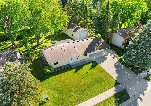 Photo 2 of Single family home for sale at 1086 Lowell Dr, Saint Paul, MN 55124 | MLS# 7155390 | Listing updated on 2026-10-09
