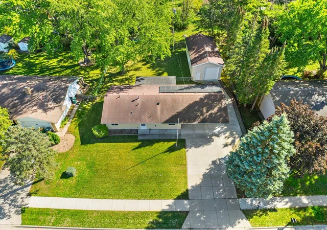 Photo 3 of Single family home for sale at 1086 Lowell Dr, Saint Paul, MN 55124 | MLS# 7155390 | Listing updated on 2026-10-09