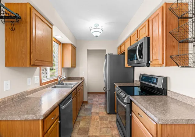 Photo 4 of Single family home for sale at 1086 Lowell Dr, Saint Paul, MN 55124 | MLS# 7155390 | Listing updated on 2026-10-09