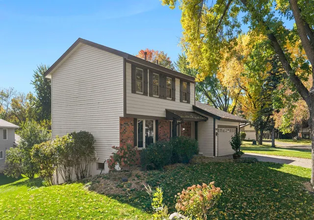 Photo 2 of Single family home for sale at 12575 Fescue Ct, Eden Prairie, MN 55347 | MLS# 7155404 | Listing updated on 2026-10-09