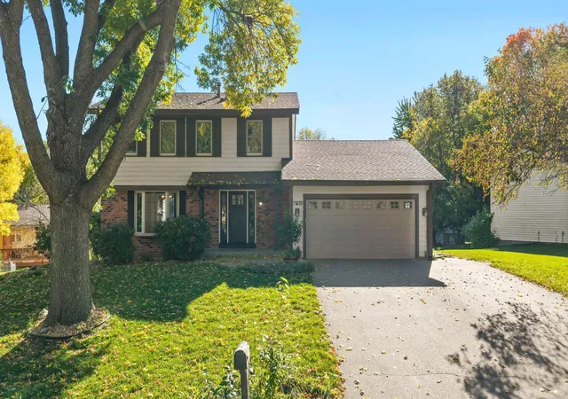 Photo 2 of Single family home for sale at 12575 Fescue Ct, Eden Prairie, MN 55347 | MLS# 7155404 | Listing updated on 2026-10-23