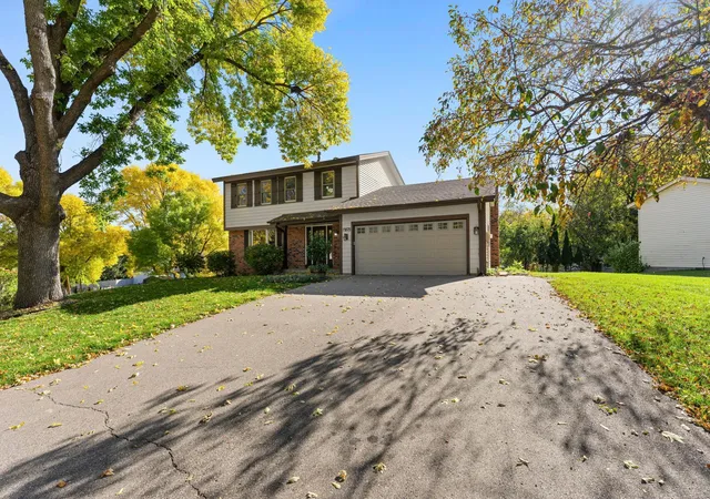 Photo 3 of Single family home for sale at 12575 Fescue Ct, Eden Prairie, MN 55347 | MLS# 7155404 | Listing updated on 2026-10-09