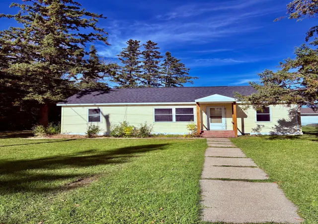 Photo 1 of Single family home for sale at 412 2nd Street NW, Baudette, MN 56623 | MLS# 7155428 | Listing updated on 2026-10-06