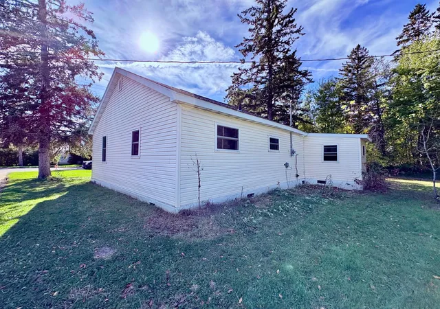 Photo 3 of Single family home for sale at 412 2nd Street NW, Baudette, MN 56623 | MLS# 7155428 | Listing updated on 2026-10-06