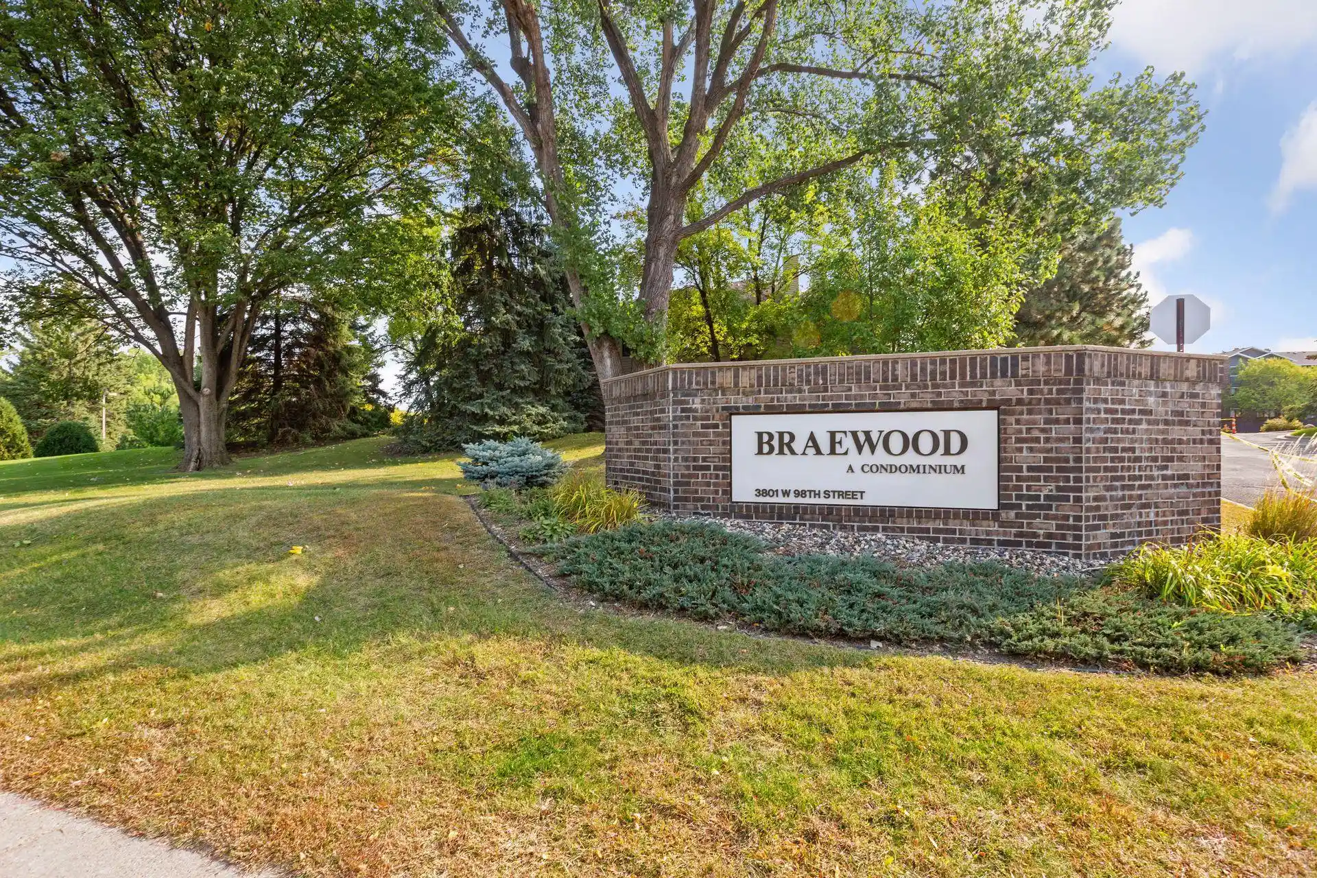 Listing Photo 2 - Condo for sale in 3801 W 98th St located at 3801 W 98th St, Bloomington, MN 55431 - Unit #208