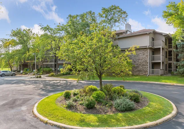 Photo 3 of Condo for sale at 3801 W 98th Street #208, Minneapolis, MN 55431 | MLS# 7155440 | Listing updated on 2026-10-09