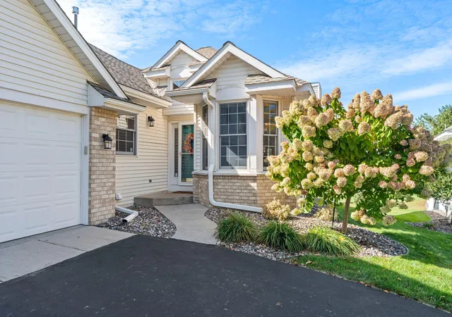 Photo 3 of Single family home for sale at 16345 Crystal Hills Cir, Lakeville, MN 55044 | MLS# 7155444 | Listing updated on 2026-10-08
