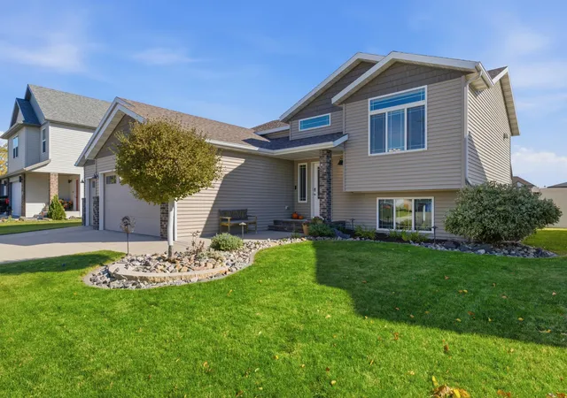 Photo 3 of Single family home for sale at 6916 24th Street S, Fargo, ND 58104 | MLS# 7155526 | Listing updated on 2026-10-08
