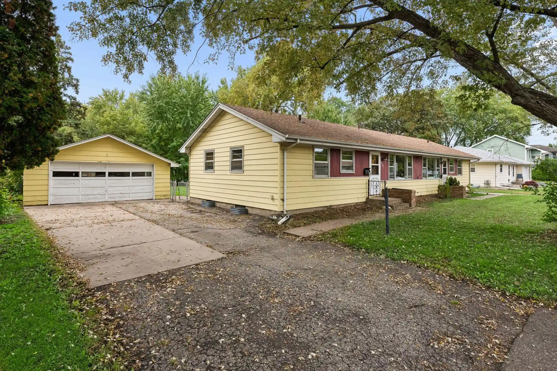 Listing Photo 2 - Condo for sale in 6909 36th Ave N located at 6909 36th Ave N, Minneapolis, MN 55427 - Unit 6909 36th Avenue N