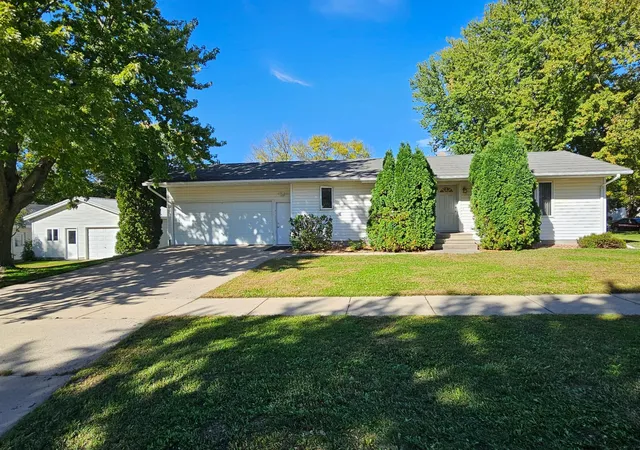 Photo 1 of Single family home for sale at 202 Rice St Nw, Sleepy Eye, MN 56085 | MLS# 7155558 | Listing updated on 2026-10-17