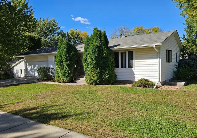 Photo 2 of Single family home for sale at 202 Rice St Nw, Sleepy Eye, MN 56085 | MLS# 7155558 | Listing updated on 2026-10-17