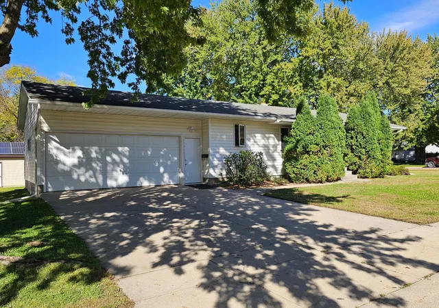 Photo 3 of Single family home for sale at 202 Rice St Nw, Sleepy Eye, MN 56085 | MLS# 7155558 | Listing updated on 2026-10-17