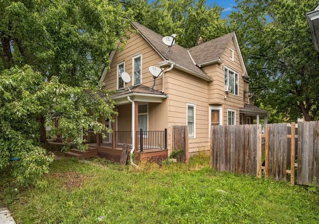 Photo 3 of Multi family home for sale at 2802 Girard Ave N, Minneapolis, MN 55411 | MLS# 7155559 | Listing updated on 2026-10-23