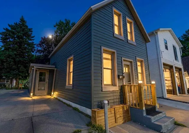 Photo 3 of Single family home for sale at 118 E Spring St, Mankato, MN 56001 | MLS# 7155562 | Listing updated on 2026-10-07