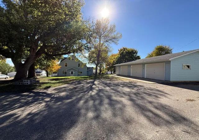 Photo 2 of Single family home for sale at 103 1st Street N, Evansville, MN 56326 | MLS# 7155570 | Listing updated on 2026-10-06