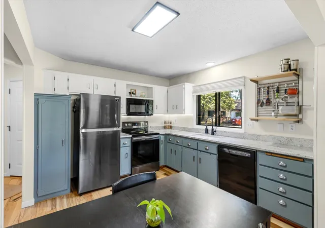 Photo 4 of Single family home for sale at 576 Donegal Cir, Saint Paul, MN 55126 | MLS# 7155573 | Listing updated on 2026-10-08