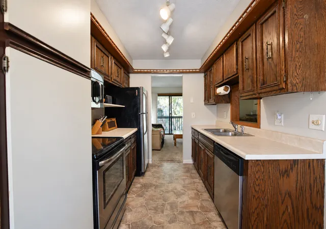 Photo 3 of Single family home for sale at 37 Marie Ave E, Saint Paul, MN 55118 | MLS# 7155578 | Listing updated on 2026-10-20