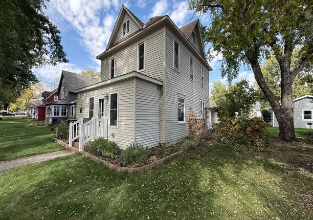 Photo 2 of Single family home for sale at 250 11th Avenue, Granite Falls, MN 56241 | MLS# 7155586 | Listing updated on 2026-10-10