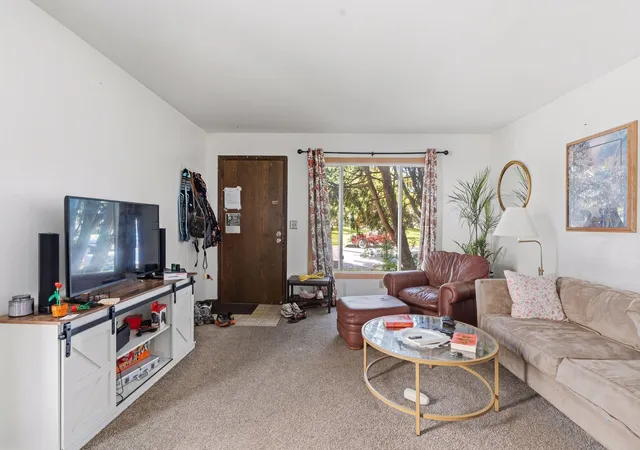Photo 3 of House for sale at 827 Weeks Ave SE, Minneapolis, MN 55414 | MLS# 7155599 | Listing updated on 2026-10-11