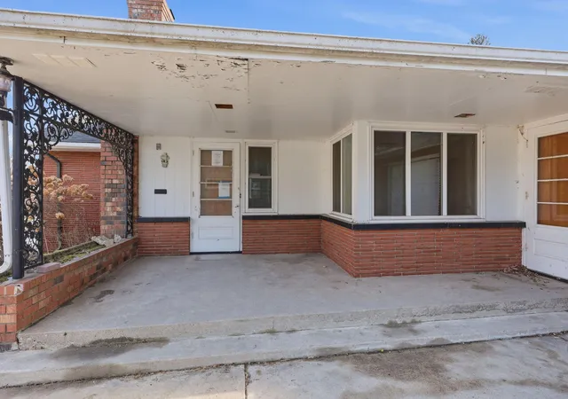 Photo 3 of Single family home for sale at 1030 Hyacinth Ave E, Saint Paul, MN 55106 | MLS# 7155611 | Listing updated on 2026-10-06