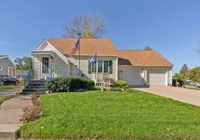 Photo 1 of Single family home for sale at 908 8th Avenue SW, Faribault, MN 55021 | MLS# 7155619 | Listing updated on 2026-10-09