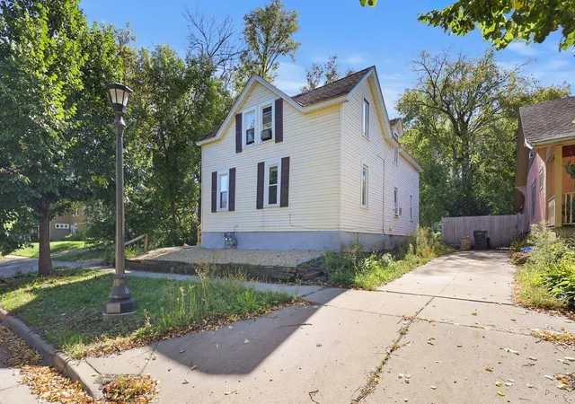 Photo 3 of House for sale at 308 Stevens St W, Saint Paul, MN 55107 | MLS# 7155676 | Listing updated on 2026-10-07