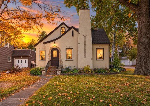 Photo 1 of Single family home for sale at 220 4th Street Ne, Braham, MN 55006 | MLS# 7155696 | Listing updated on 2026-10-10