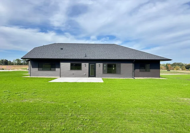 Photo 4 of Single family home for sale at 407 Halfaday Dr, Sauk Centre, MN 56378 | MLS# 7155700 | Listing updated on 2026-10-08