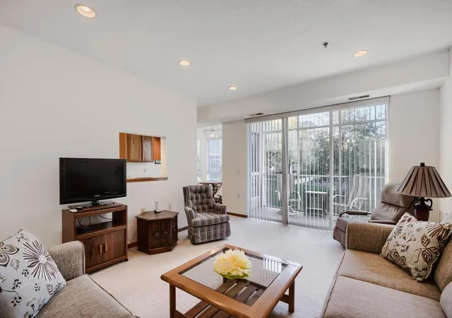Photo 4 of Condo for sale at 15001 Burnhaven Dr #121, Burnsville, MN 55306 | MLS# 7155723 | Listing updated on 2026-10-09
