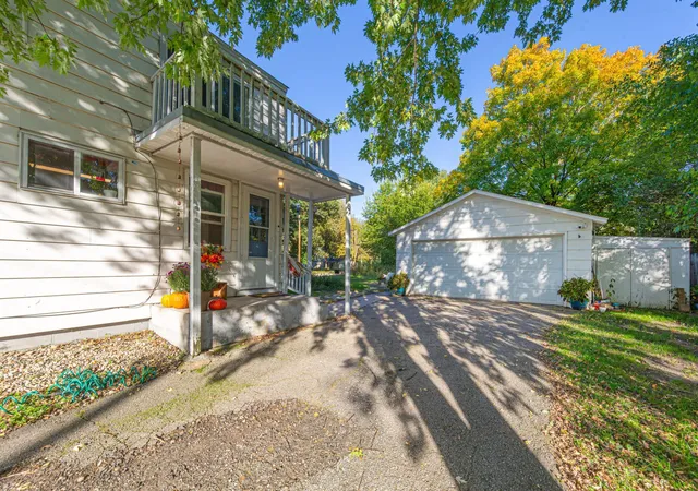 Photo 3 of Single family home for sale at 1229 1st Avenue Ne, Faribault, MN 55021 | MLS# 7155753 | Listing updated on 2026-10-08