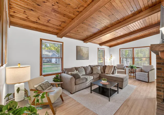 Photo 1 of Single family home for sale at 1938 Edgerton St, Saint Paul, MN 55117 | MLS# 7155763 | Listing updated on 2026-10-09