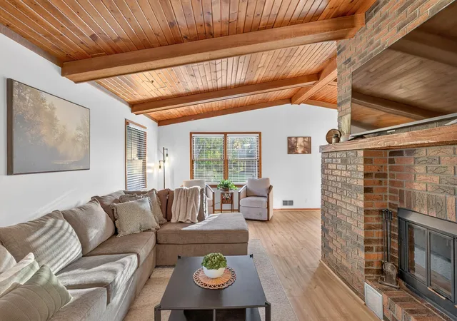 Photo 2 of Single family home for sale at 1938 Edgerton St, Saint Paul, MN 55117 | MLS# 7155763 | Listing updated on 2026-10-09