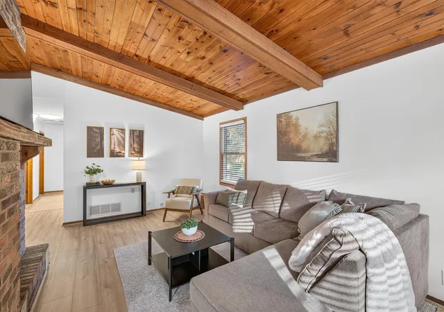 Photo 4 of Single family home for sale at 1938 Edgerton St, Saint Paul, MN 55117 | MLS# 7155763 | Listing updated on 2026-10-09