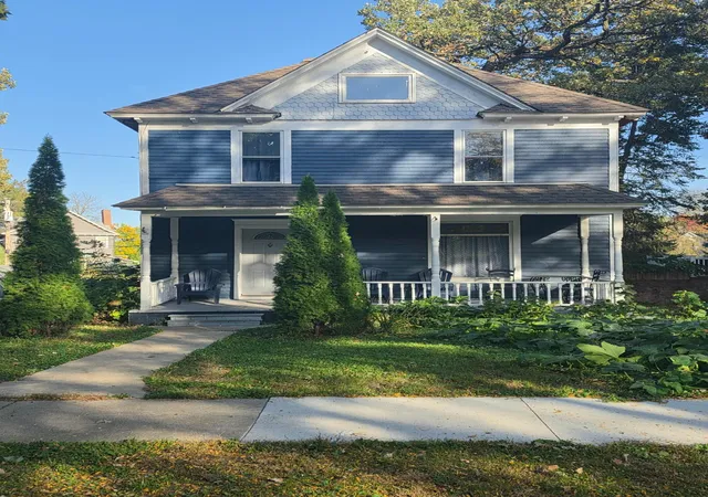 Single family home for sale at 320 Vine Ave, Albert Lea, MN 56007 | MLS# 7155777