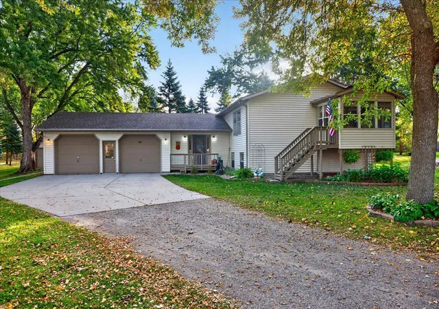 Photo 2 of Single family home for sale at 24 Willow Cir, Annandale, MN 55302 | MLS# 7155778 | Listing updated on 2026-10-21