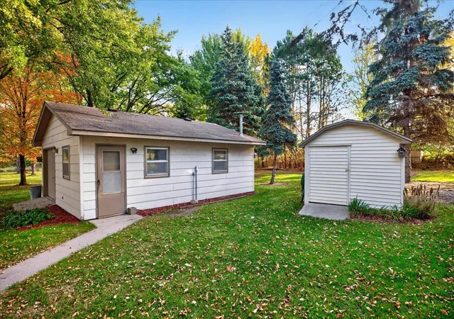 Photo 3 of Single family home for sale at 24 Willow Cir, Annandale, MN 55302 | MLS# 7155778 | Listing updated on 2026-10-21
