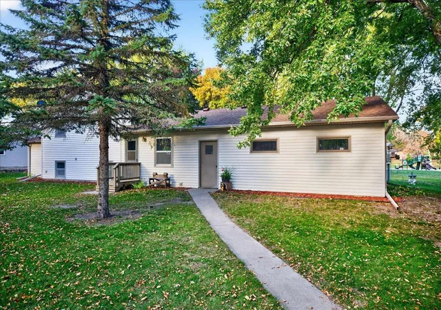 Photo 4 of Single family home for sale at 24 Willow Cir, Annandale, MN 55302 | MLS# 7155778 | Listing updated on 2026-10-21