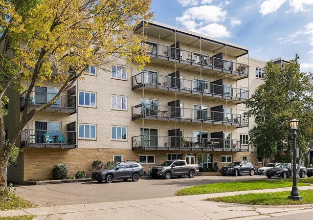 Photo 1 of Condo for sale at 200 Mississippi River Blvd N #1C, Saint Paul, MN 55104 | MLS# 7155785 | Listing updated on 2026-10-07