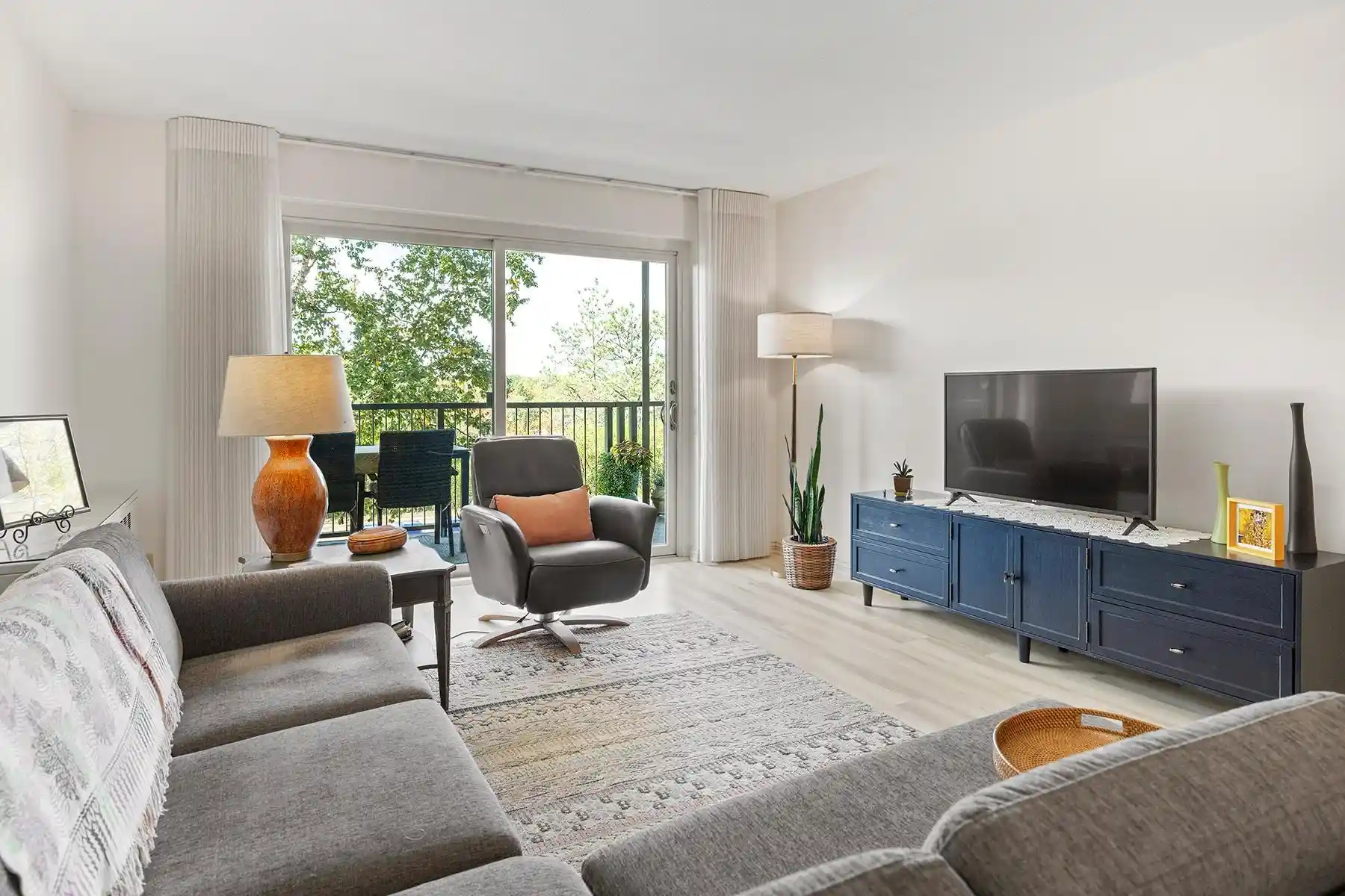 Listing Photo 2 - Condo for sale in 200 Mississippi River Blvd N located at 200 Mississippi River Blvd N, St. Paul, MN 55104 - Unit #1C