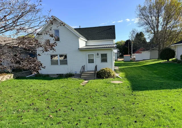 Single family home for sale at 1223 S Jefferson St, New Ulm, MN 56073 | MLS# 7155826
