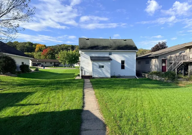 Photo 1 of Single family home for sale at 1223 S Jefferson St, New Ulm, MN 56073 | MLS# 7155826 | Listing updated on 2026-10-14